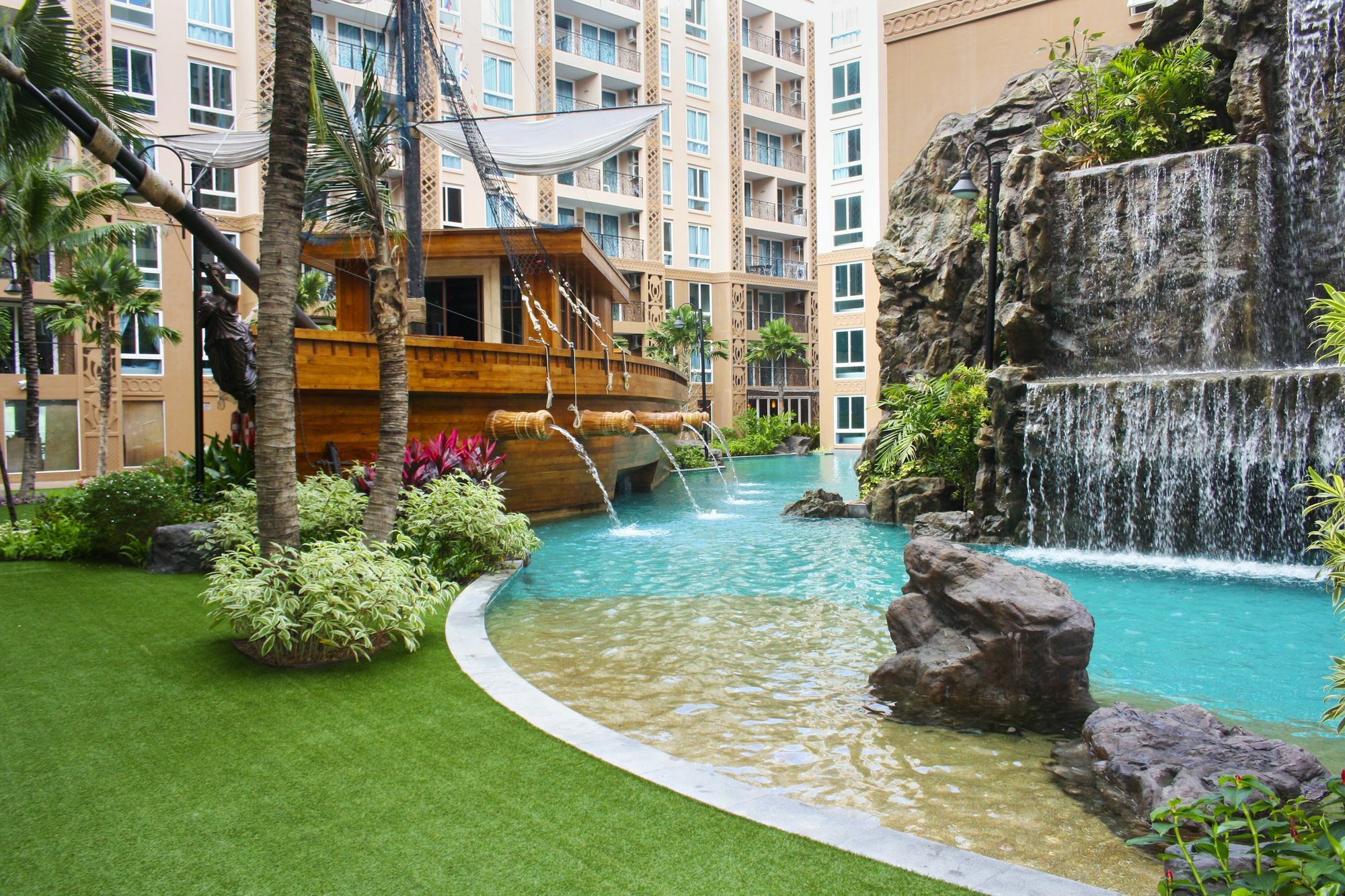 Atlantis Condo Resort Джомтьен Экстерьер фото